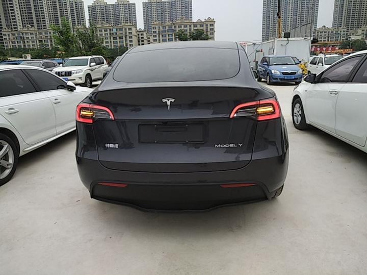 Model Y 2024 RWD photo 3