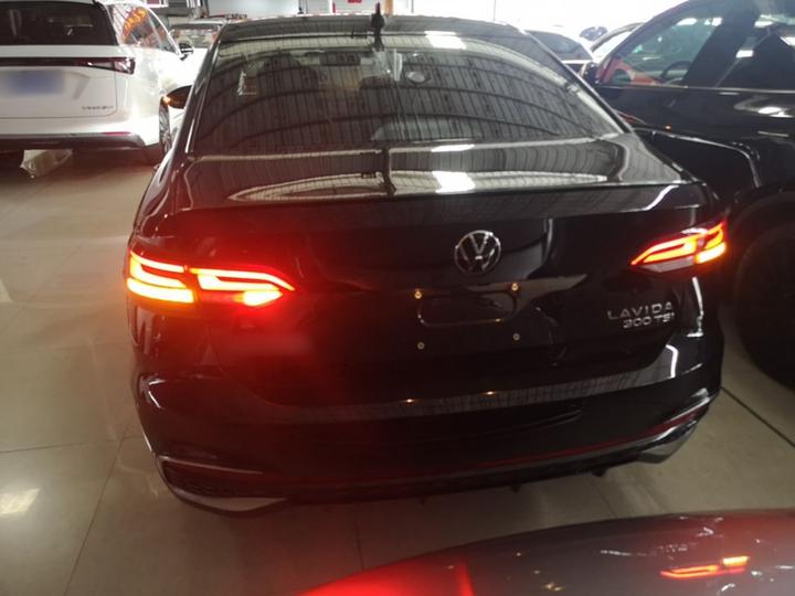 Lavida 2023 300TSI DSG photo 3
