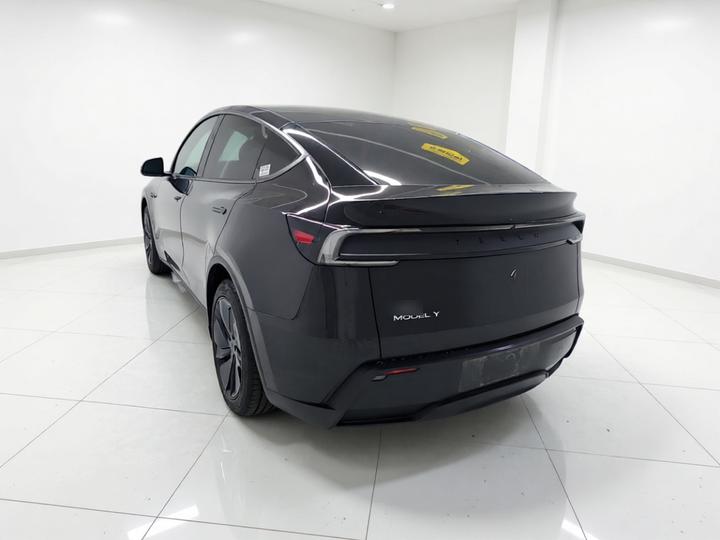 Model Y 2025 RWD photo 4