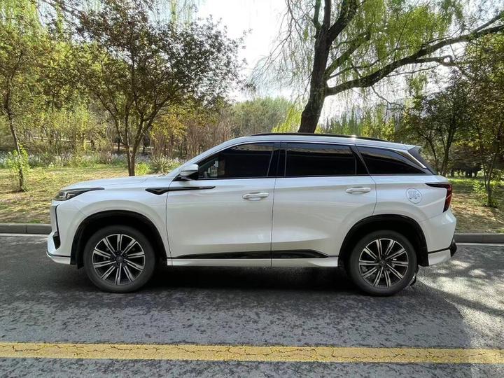 CS75 PLUS 2023 3rd Gen 2.0T AT Premium photo 4