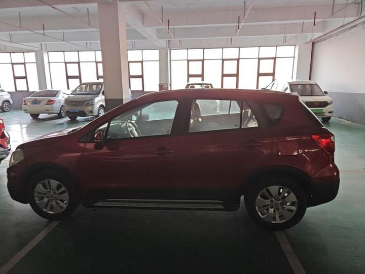 2014 1.6L CVT RWD Elite photo 4