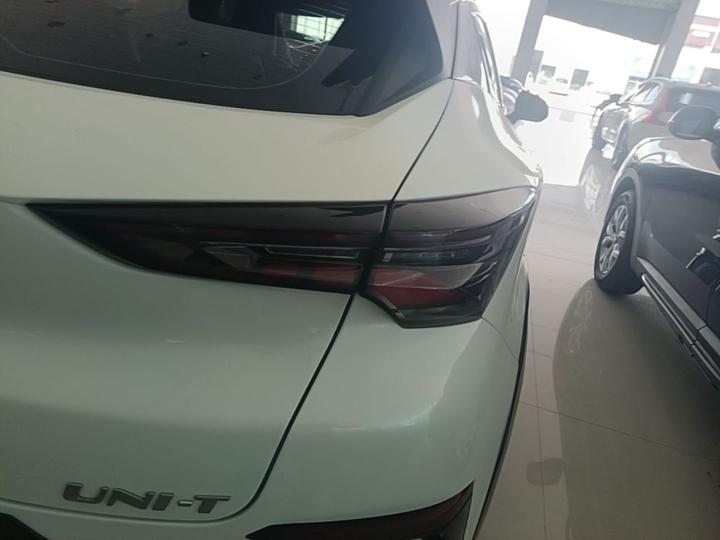 UNI-T 2022 1.5T Sport Premium photo 7