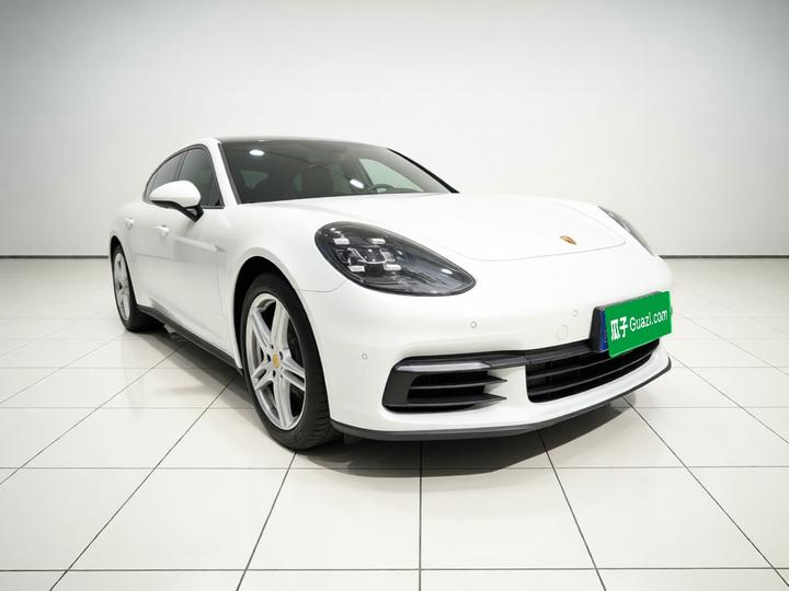 2017 Panamera Executive Extended 3.0T photo 3