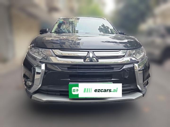 Outlander 2018 2.4L AWD Luxury 7-Seater photo 2