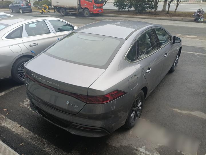 Qin PLUS 2023 EV 510KM photo 4