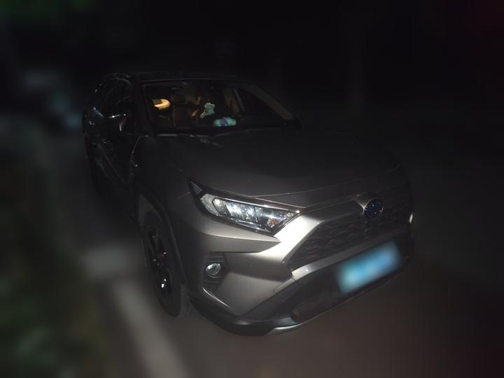 RAV4 2021 Hybrid 2.5L E-CVT AWD Elite PLUS photo 3