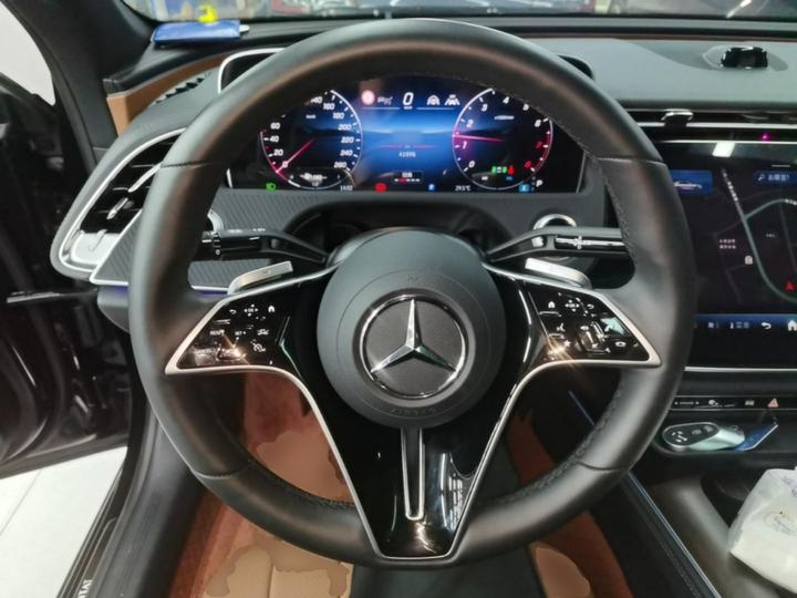 E-Class 2025 E 300 L Luxury photo 6