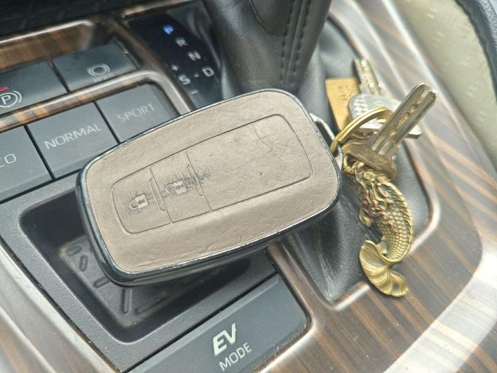 RAV4 2020 Hybrid 2.5L E-CVT RWD Elite photo 8
