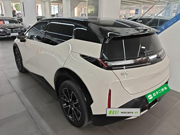 X 2023 RWD YOU 4-Seater photo 4
