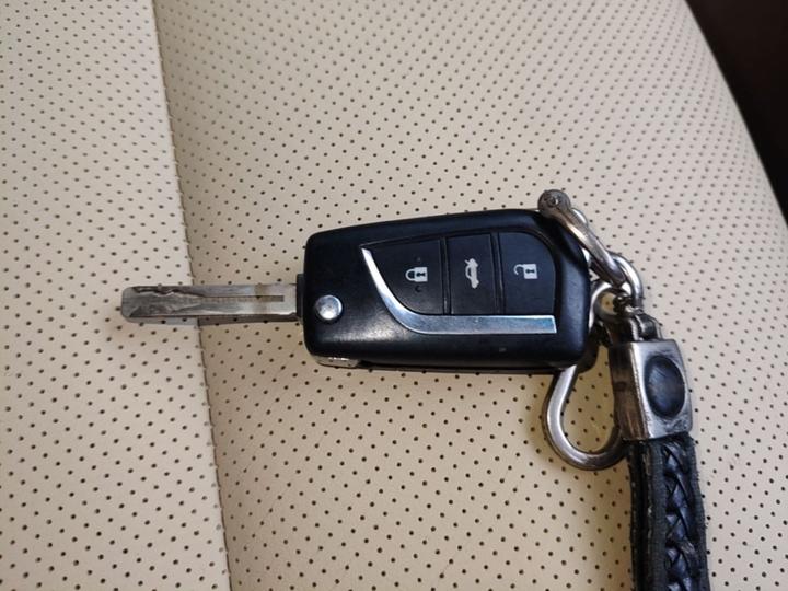 Camry 2015 2.0G Leading photo 8