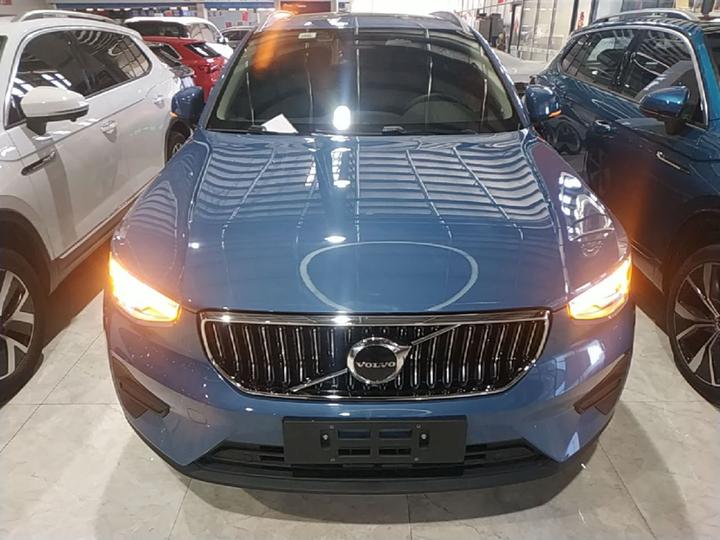 XC40 2023 B4 AWD Luxury photo 2