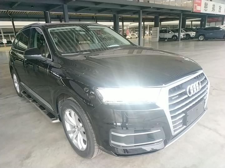 Q7 2019 55 TFSI Tech photo 3
