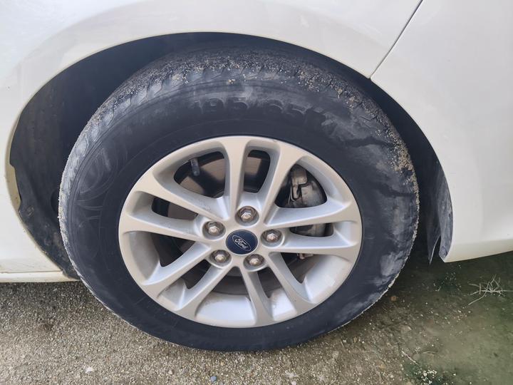 Escort 2019 1.5L AT photo 8