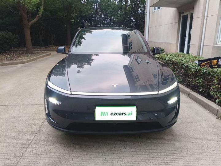 Model Y 2025 RWD Launch Edition photo 2