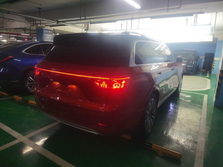 HIMA AITO M9 2024 EREV Max 42kWh 6-Seater photo 4