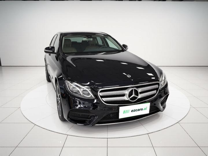 E-Class 2020 E 300 L Sport Luxury photo 3
