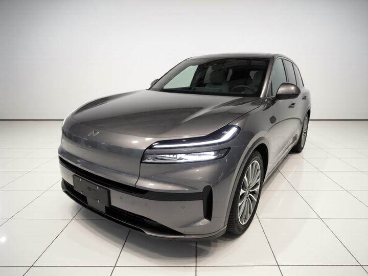 L90 2025 Ultra 6-Seater 60