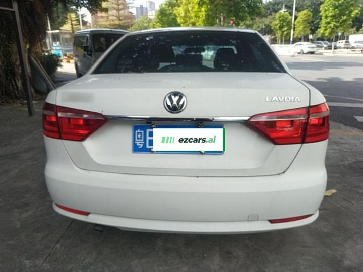 Lavida 2013 Facelift Classic 1.6L AT photo 3