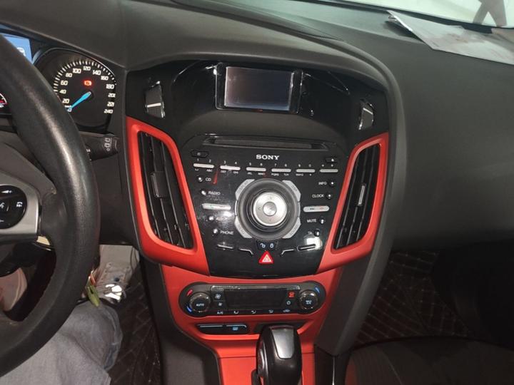 Focus 2012 Hatchback 2.0L AT Luxury Sport photo 8
