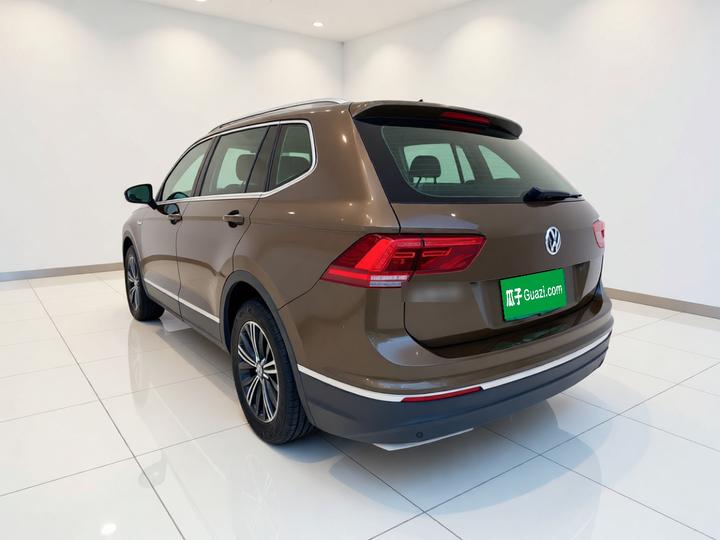 Tiguan L 2017 380TSI AT AWD Luxury photo 4