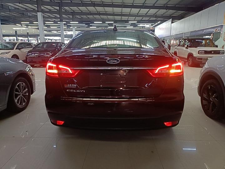 Escort 2019 1.5L MT photo 5