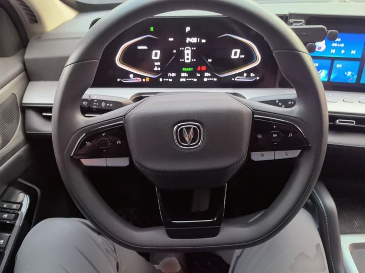 2024 Luxury AWD photo 6