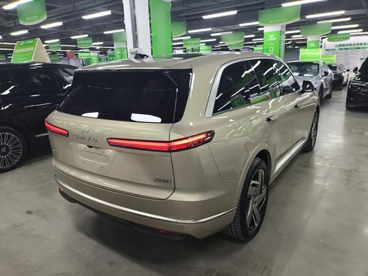 L90 2025 Ultra 6-Seater 85 photo 4