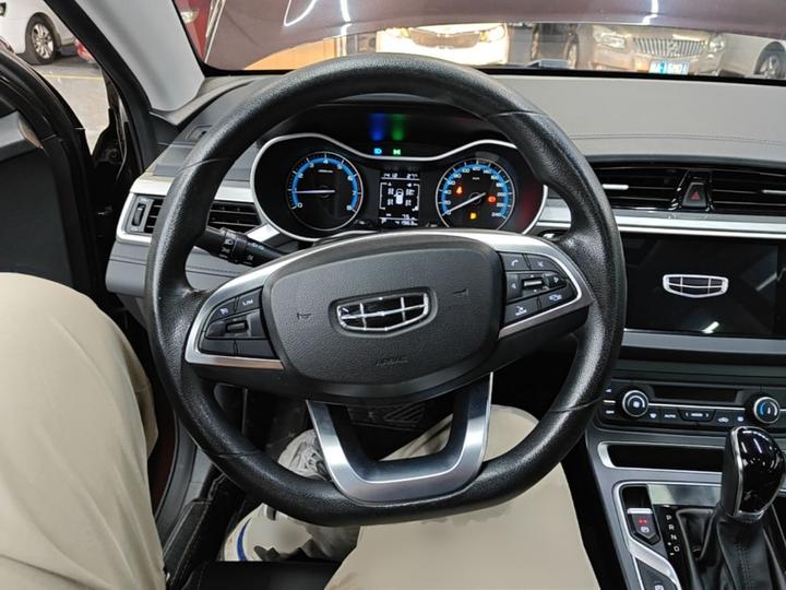 Emgrand 2020 1.5L CVT Luxury photo 6
