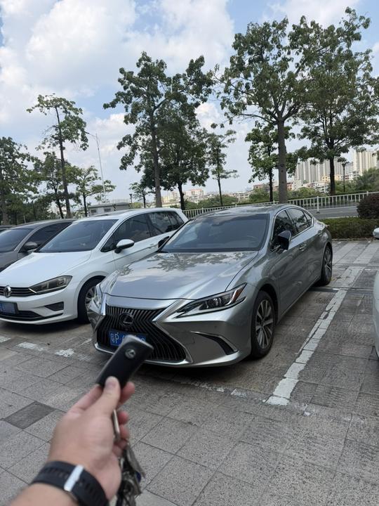 ES 2020 200 Luxury
