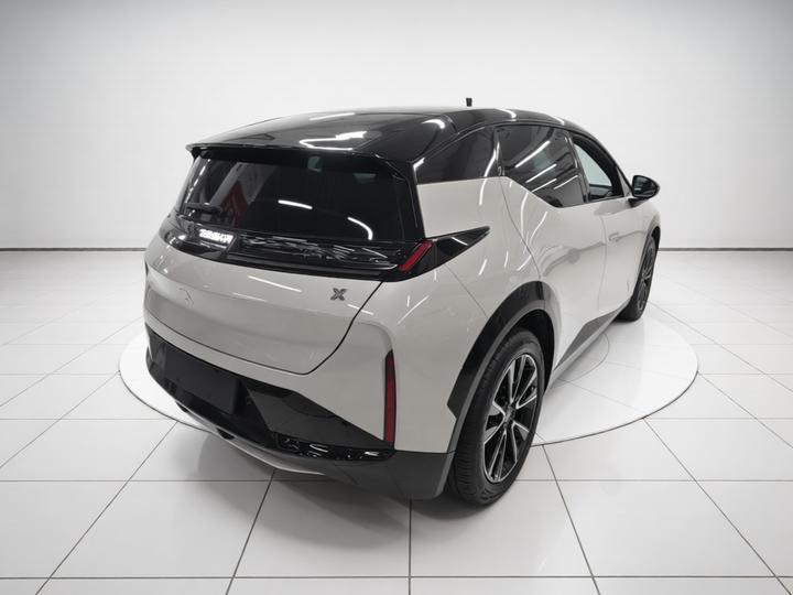 X 2025 4-Seater RWD photo 6