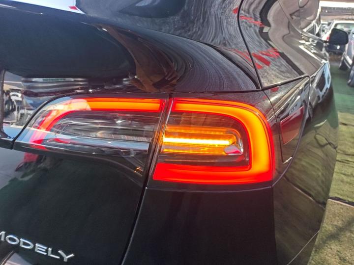 Model Y 2022 RWD photo 7