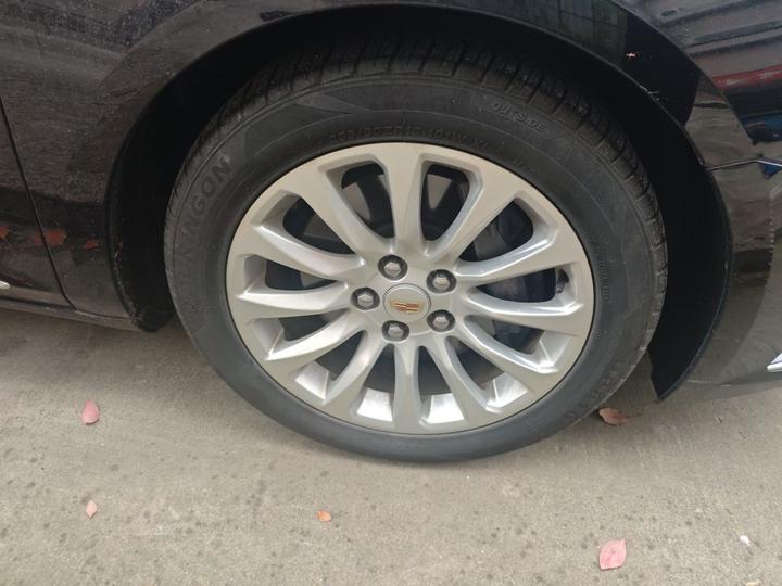 XTS 2018 28T Tech photo 8