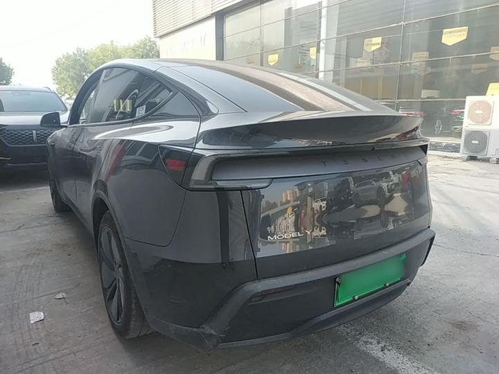Model Y 2025 RWD photo 4