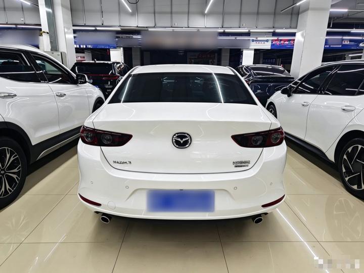 3 Axela 2023 2.0L AT photo 5