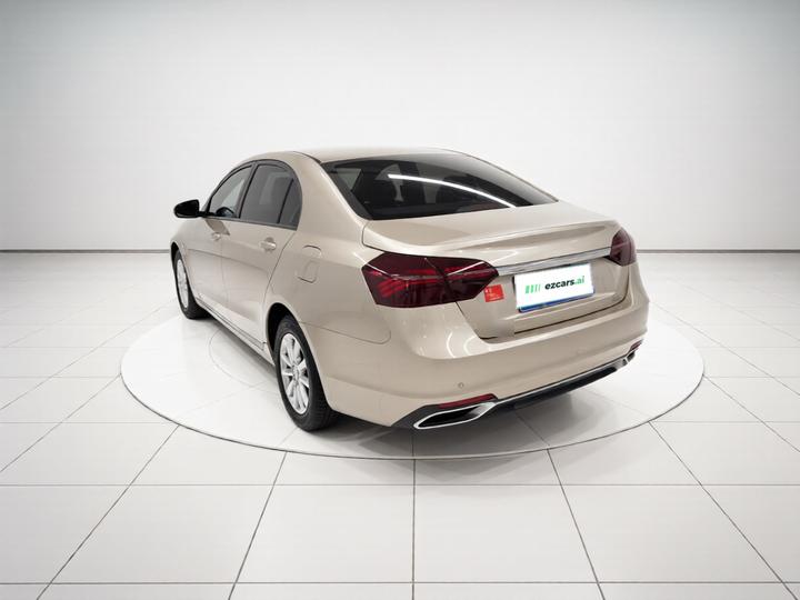 Emgrand 2020 1.5L MT Luxury photo 4