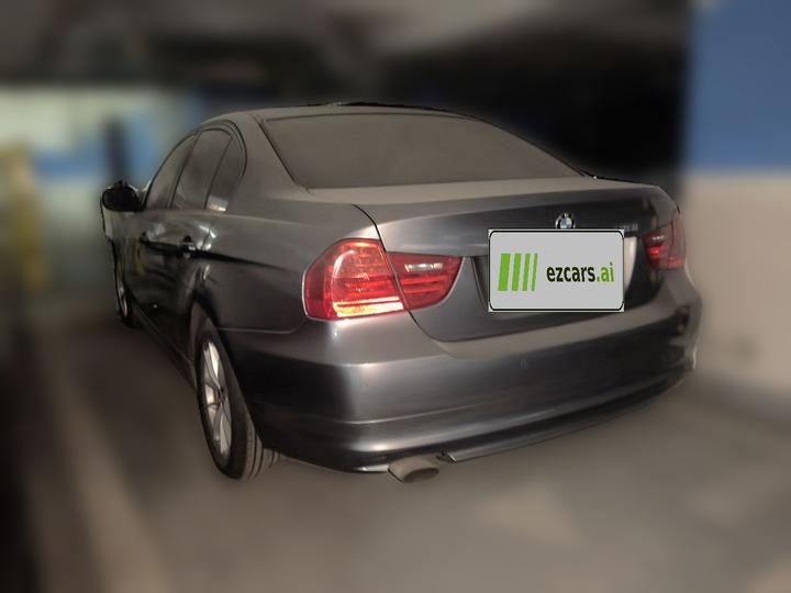 3 Series 2011 318i Leading photo 4