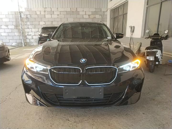 i3 2023 eDrive 40 L M Night Package photo 2
