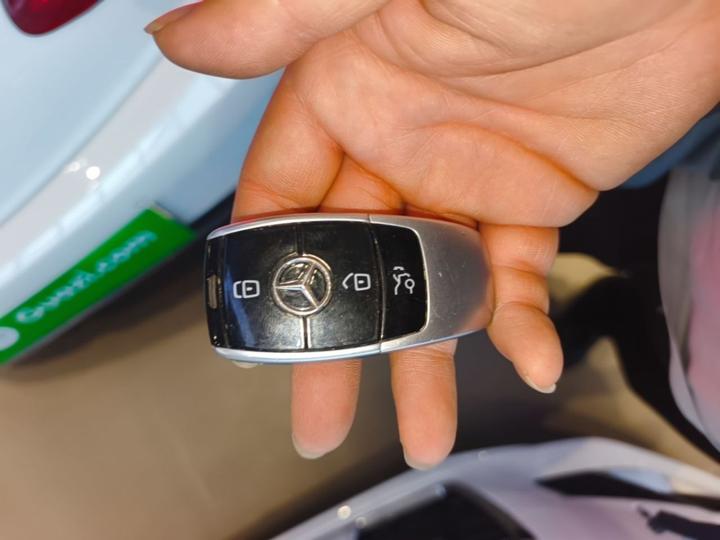 E-Class Imported 2020 E 260 4MATIC Convertible Coupe photo 8