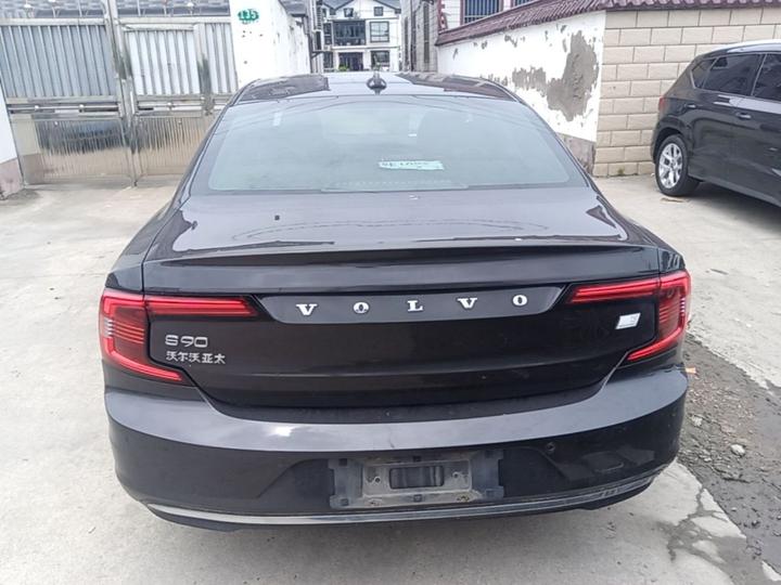 S90 EV 2022 T8 E Hybrid Luxury photo 3