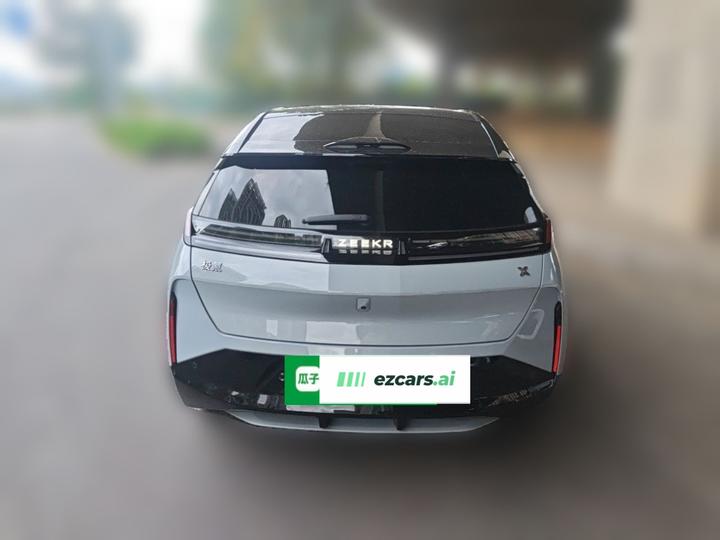 X 2023 RWD YOU 4-Seater photo 5