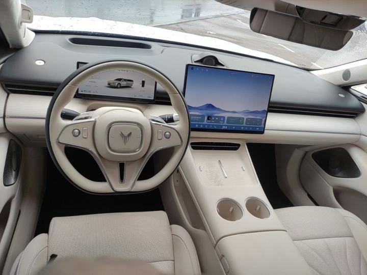 Voyah Passion L 2026 AWD Ultra photo 5