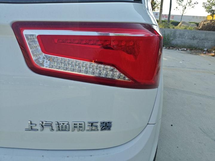 560 2016 1.8L iAMT Luxury photo 7