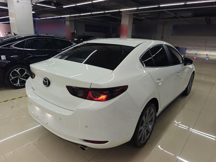 3 Axela 2023 2.0L AT photo 4