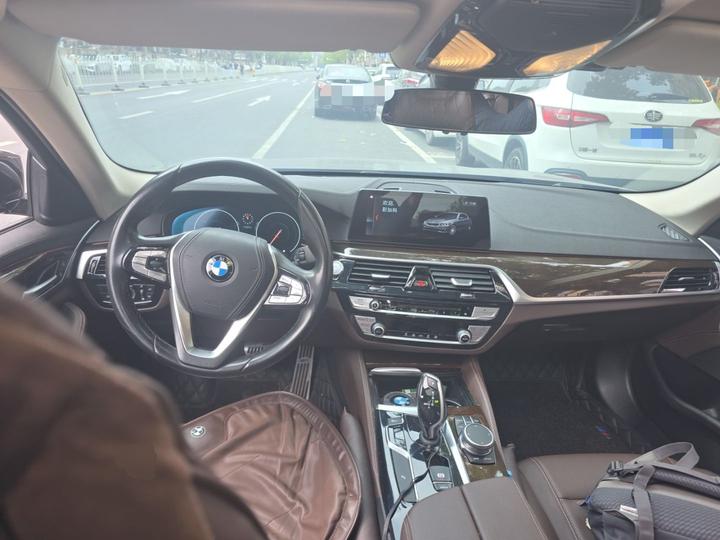 5 Series 2019 525Li Luxury photo 5