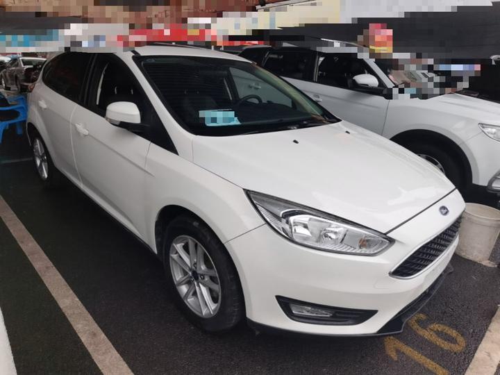 Focus 2018 Hatchback Classic 1.6L AT Fashion photo 3