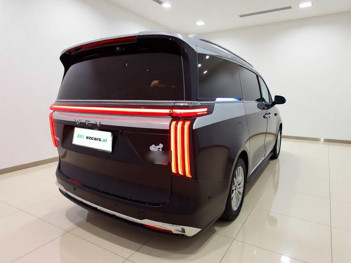 2025 AWD 8 photo 6