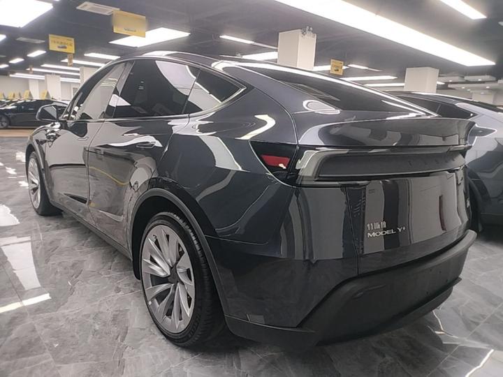 Model Y 2025 Long Range AWD Launch Edition photo 4