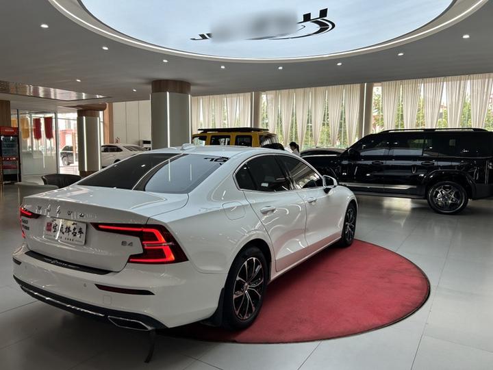 S60 2022 B4 Luxury photo 4