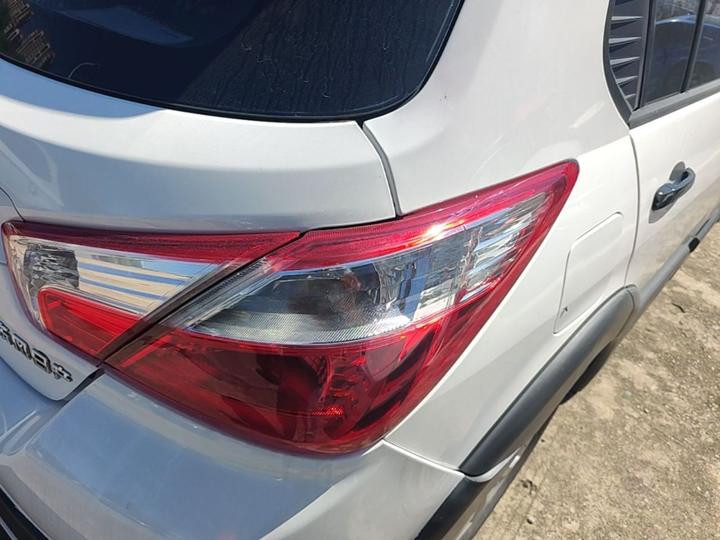 R50X 2015 1.6L AT Luxury photo 7