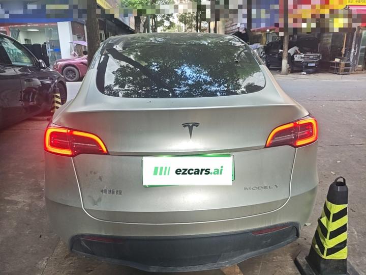 Model Y 2023 RWD photo 5
